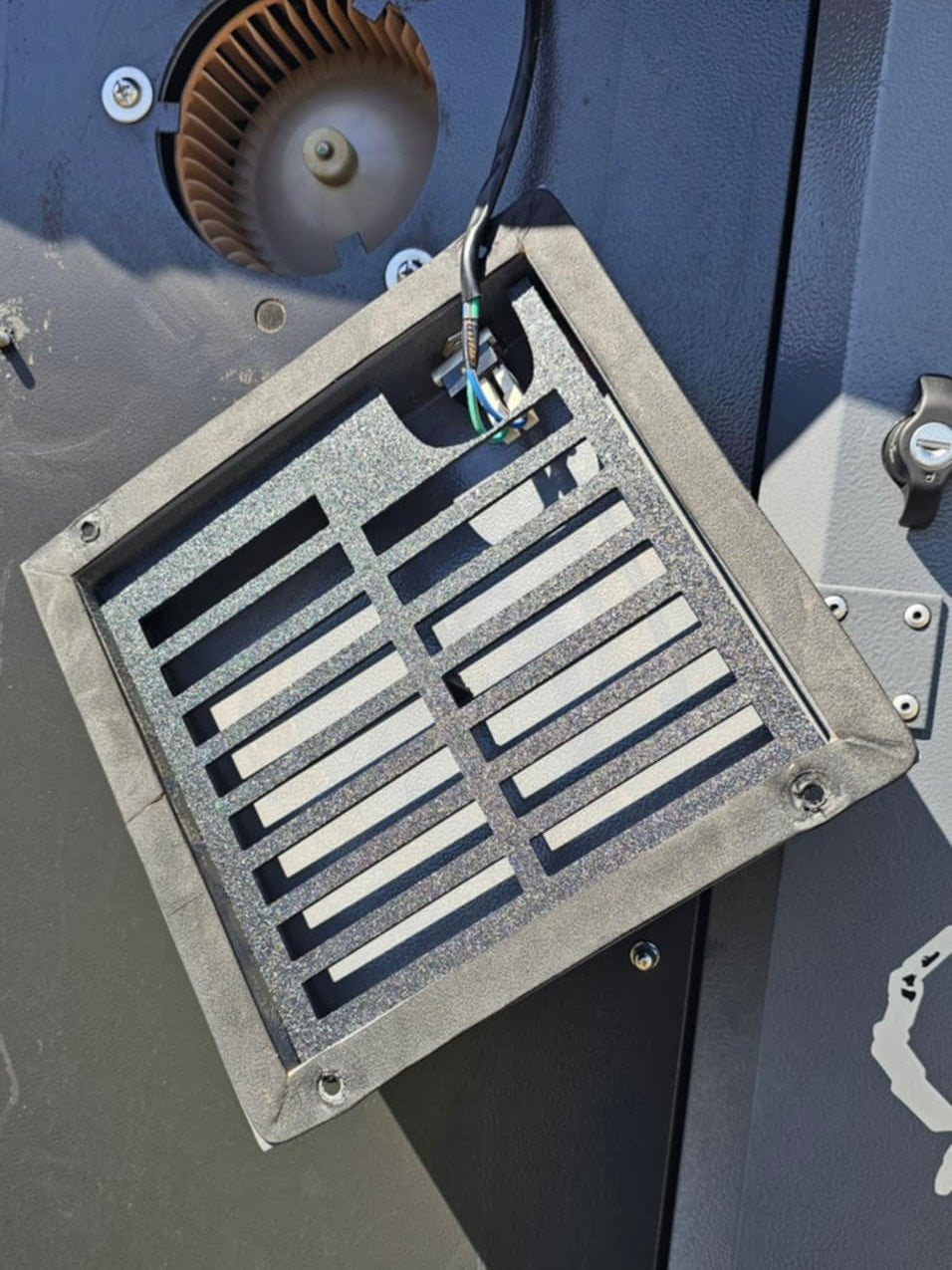 Conqueror Pressuriser Fan Filter Bracket